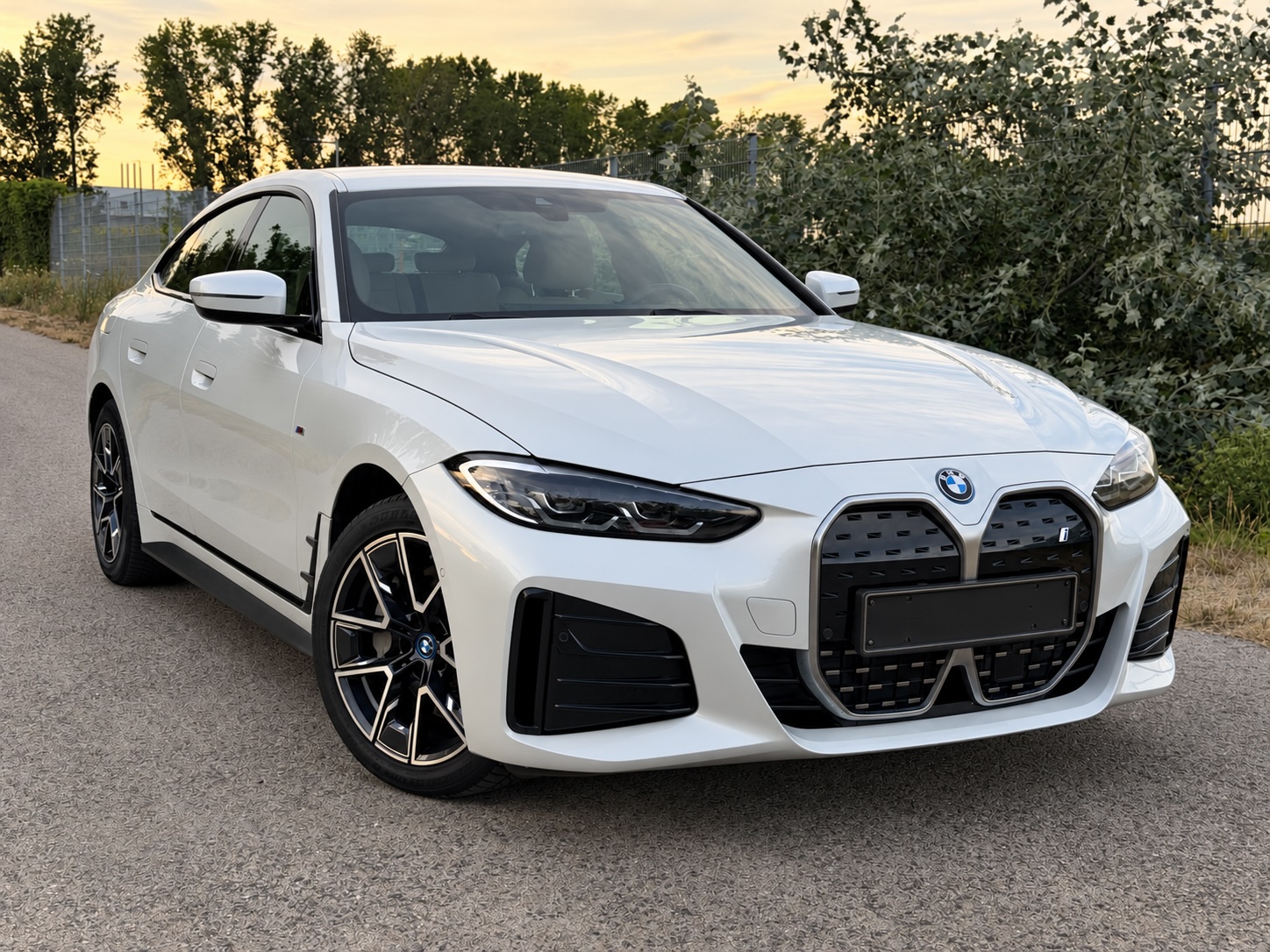 BMW i4 eDrive40 M Sport in Kalahari Gold metallic